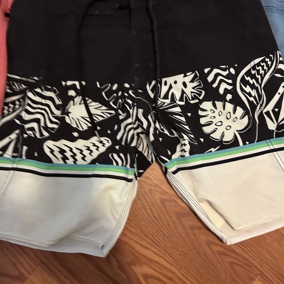 Volcom O’neil. Boys shorts swim trunks board shorts size 28 - Picture 4 of 4